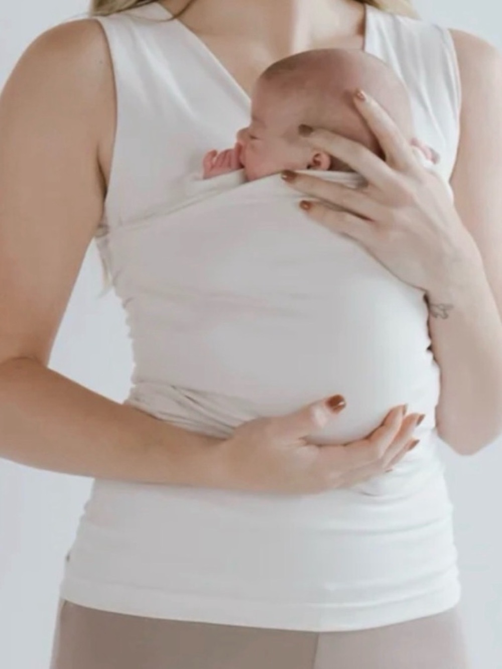 NEW LALABU Soothe Shirt Baby Wearing Tank Top Medium White